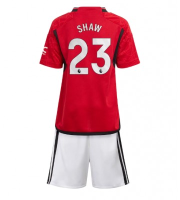 Lacne Dětský Futbalové dres Manchester United Luke Shaw #23 2023-24 Krátky Rukáv - Domáci (+ trenírky)